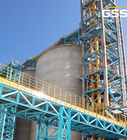 三托輥皮帶輸送機(jī)的結(jié)構(gòu)相對簡單，維護(hù)保養(yǎng)相對容易，成本較低